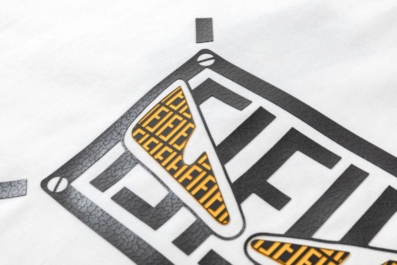 Fendi T-Shirts TimelessDesign 120888