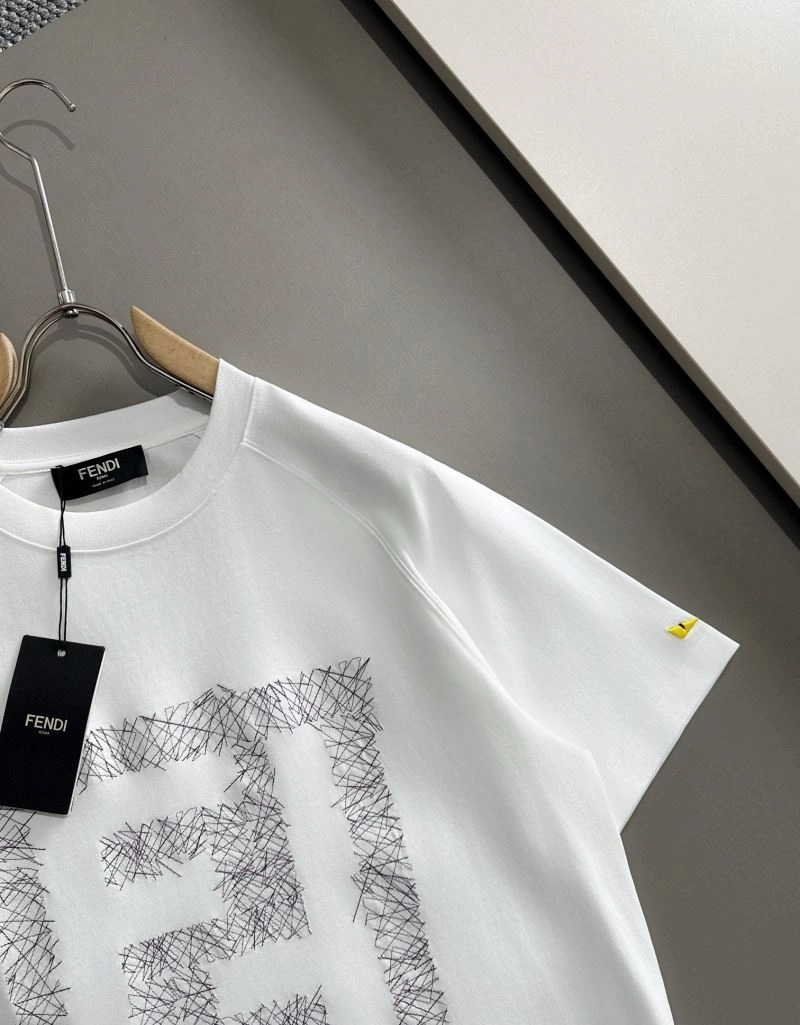 Effortless Fendi T-Shirts 123039