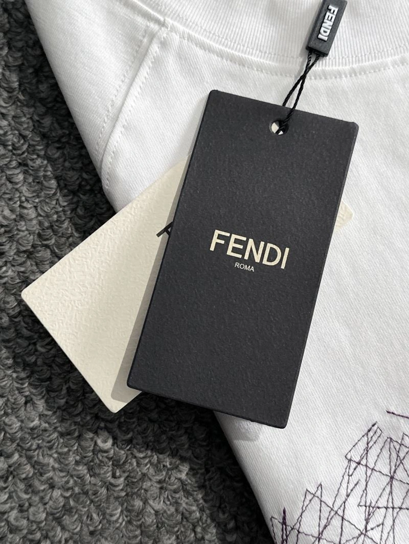 Effortless Fendi T-Shirts 123039