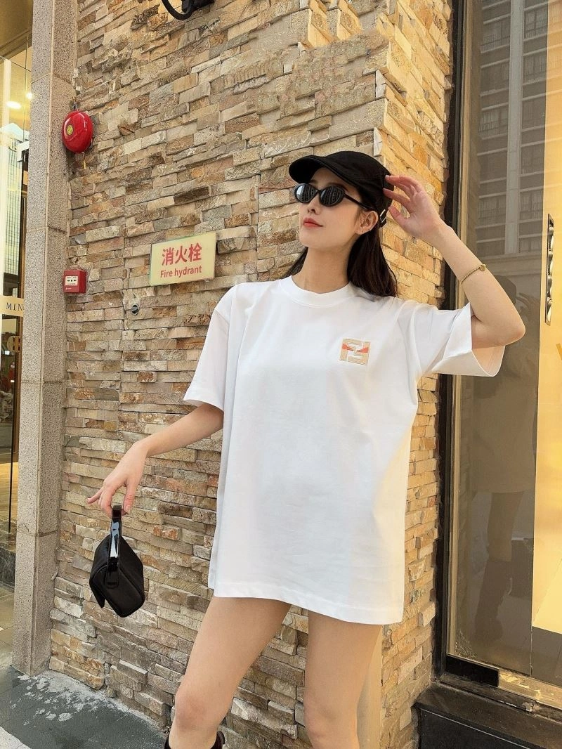 Fendi T-Shirts Minimalist 123007