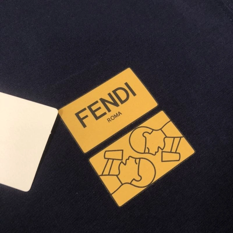 AllSeason Fendi T-Shirts 123181