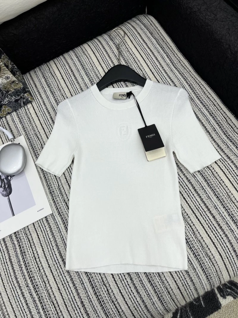 Effortless Fendi T-Shirts 120544