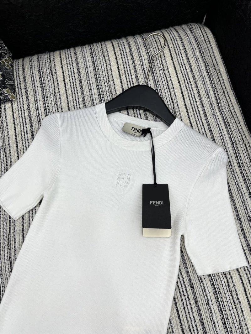 Effortless Fendi T-Shirts 120544