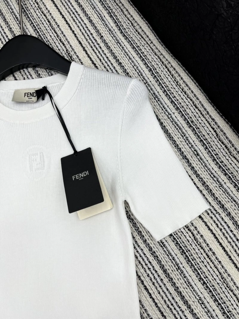 Effortless Fendi T-Shirts 120544
