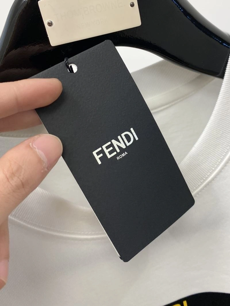 Fendi T-Shirts TimelessDesign 122383