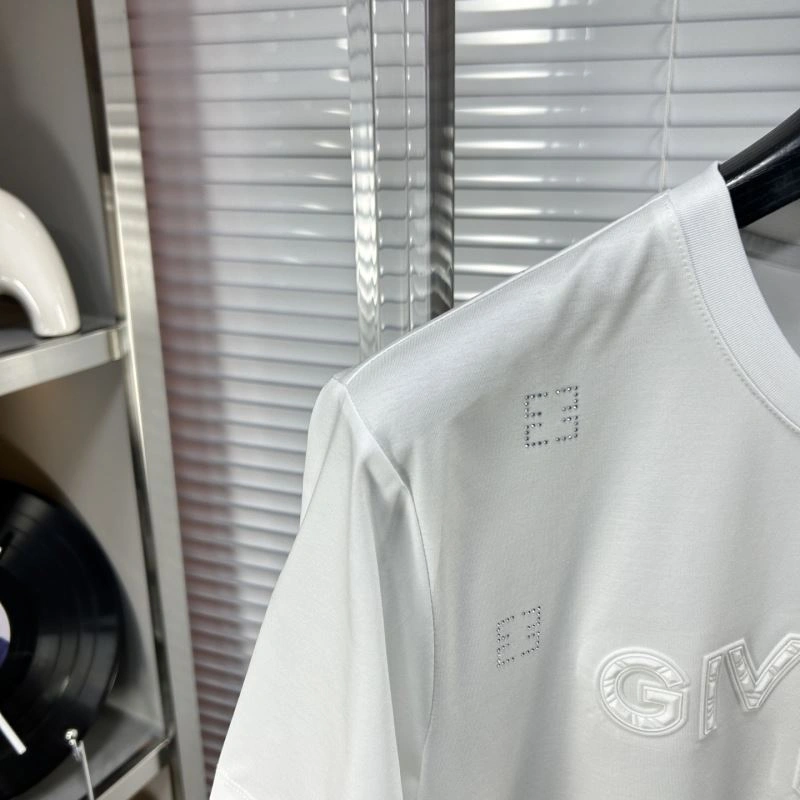 Vibrant Fendi T-Shirts 122380