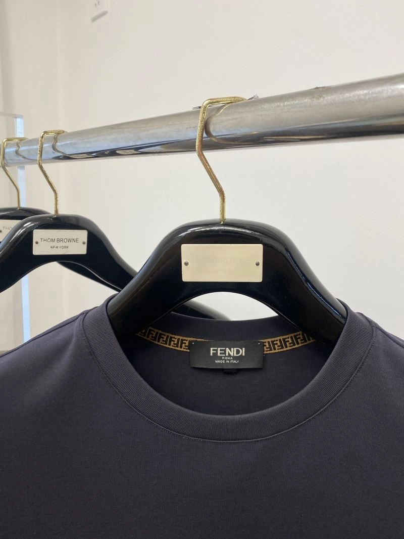 Fendi T-Shirts Comfortable 122324