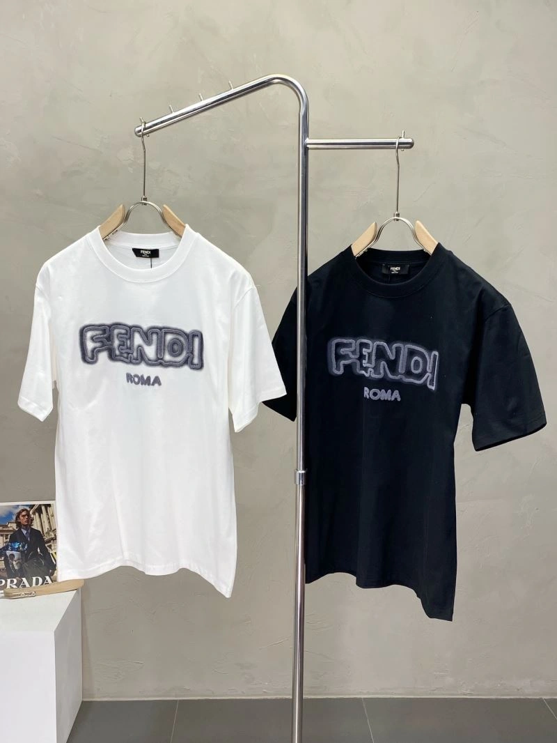 Effortless Fendi T-Shirts 122261