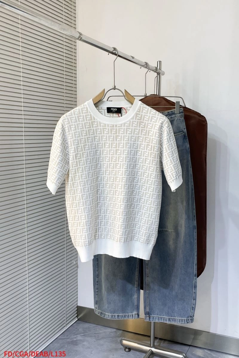 Fendi T-Shirts Resilient 121962