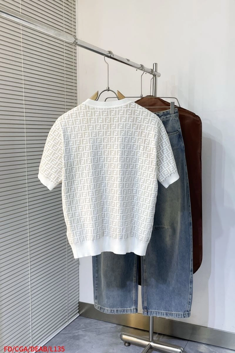 Fendi T-Shirts Resilient 121962