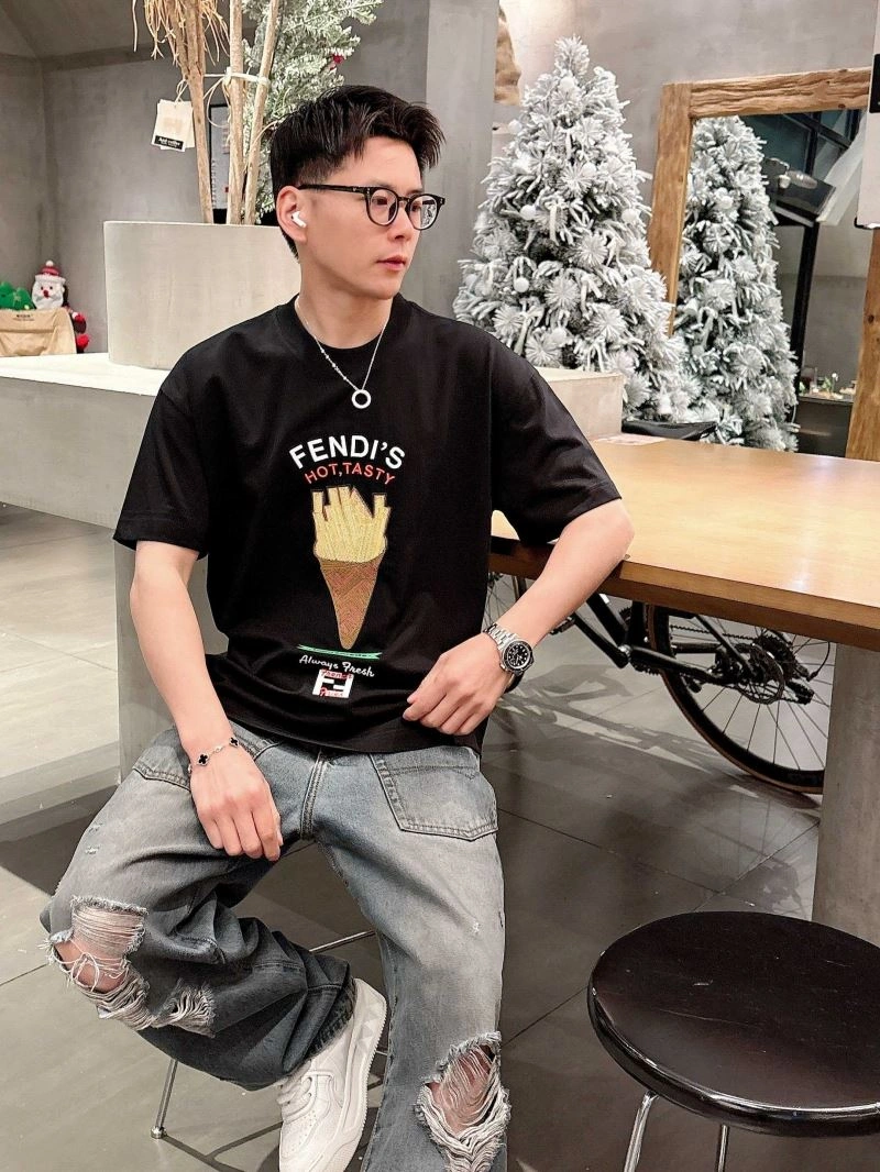 AllSeason Fendi T-Shirts 121650