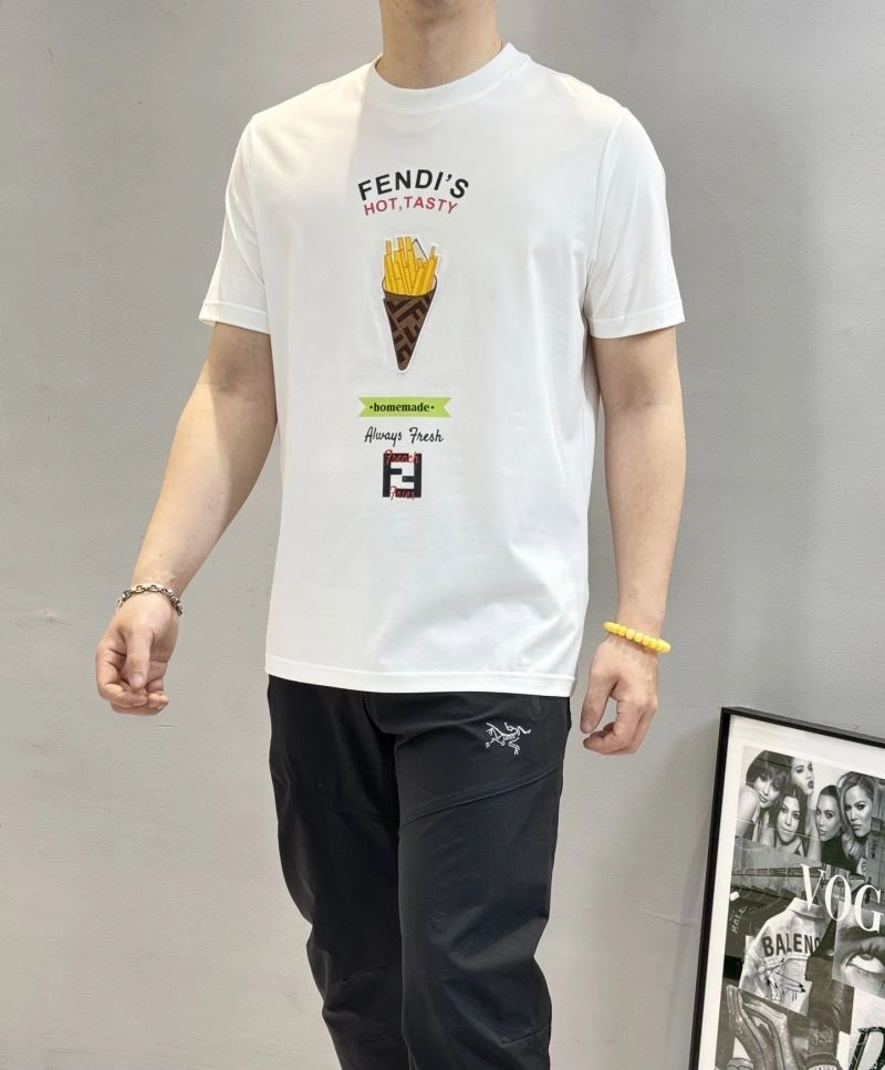 Fendi T-Shirts Sleek 121442