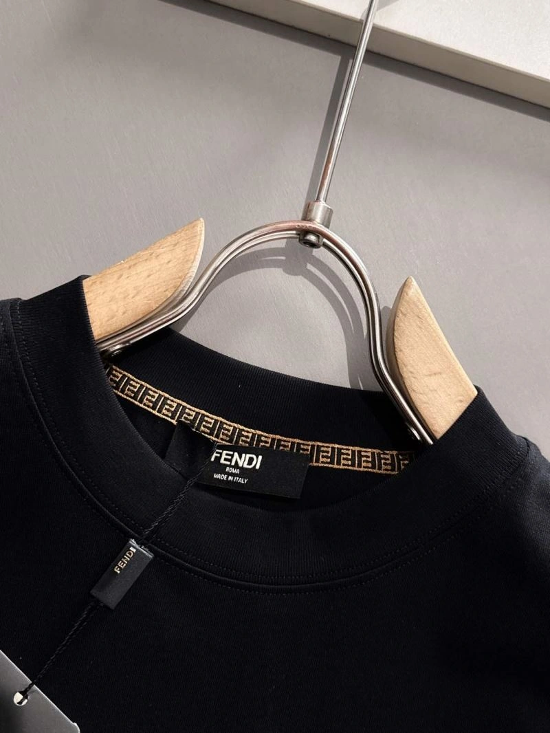 Fendi T-Shirts TimelessDesign 121441