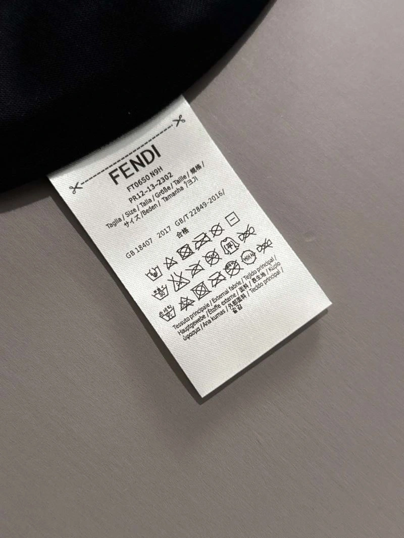 Fendi T-Shirts Breathable 121440