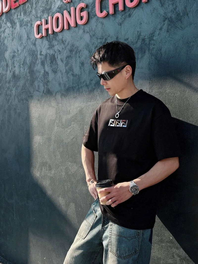 Fendi T-Shirts Elegant 121432