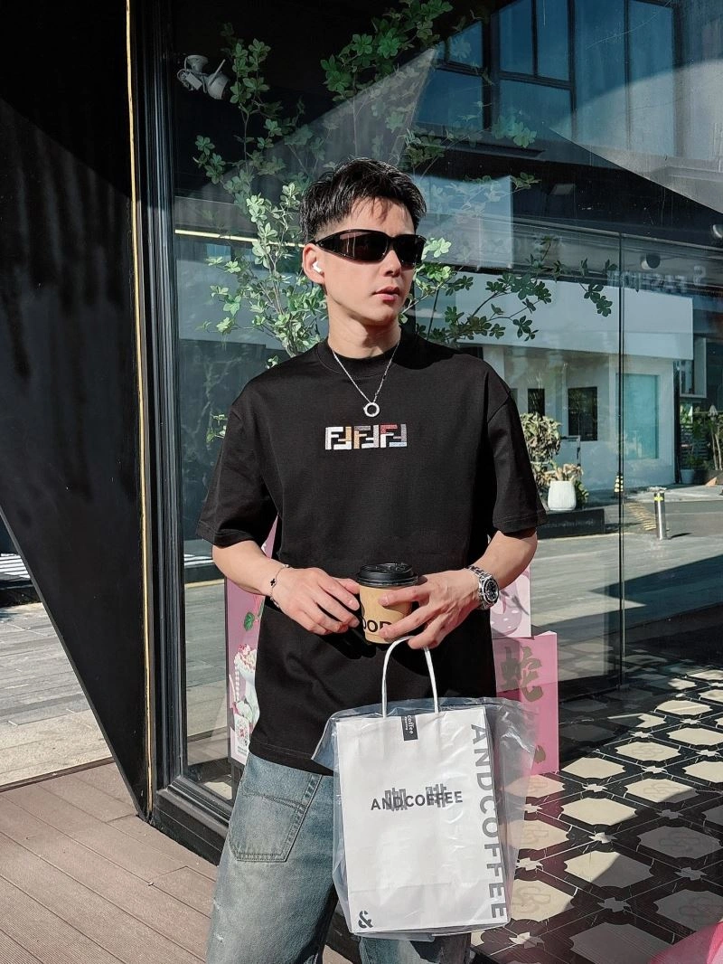 Fendi T-Shirts Elegant 121432