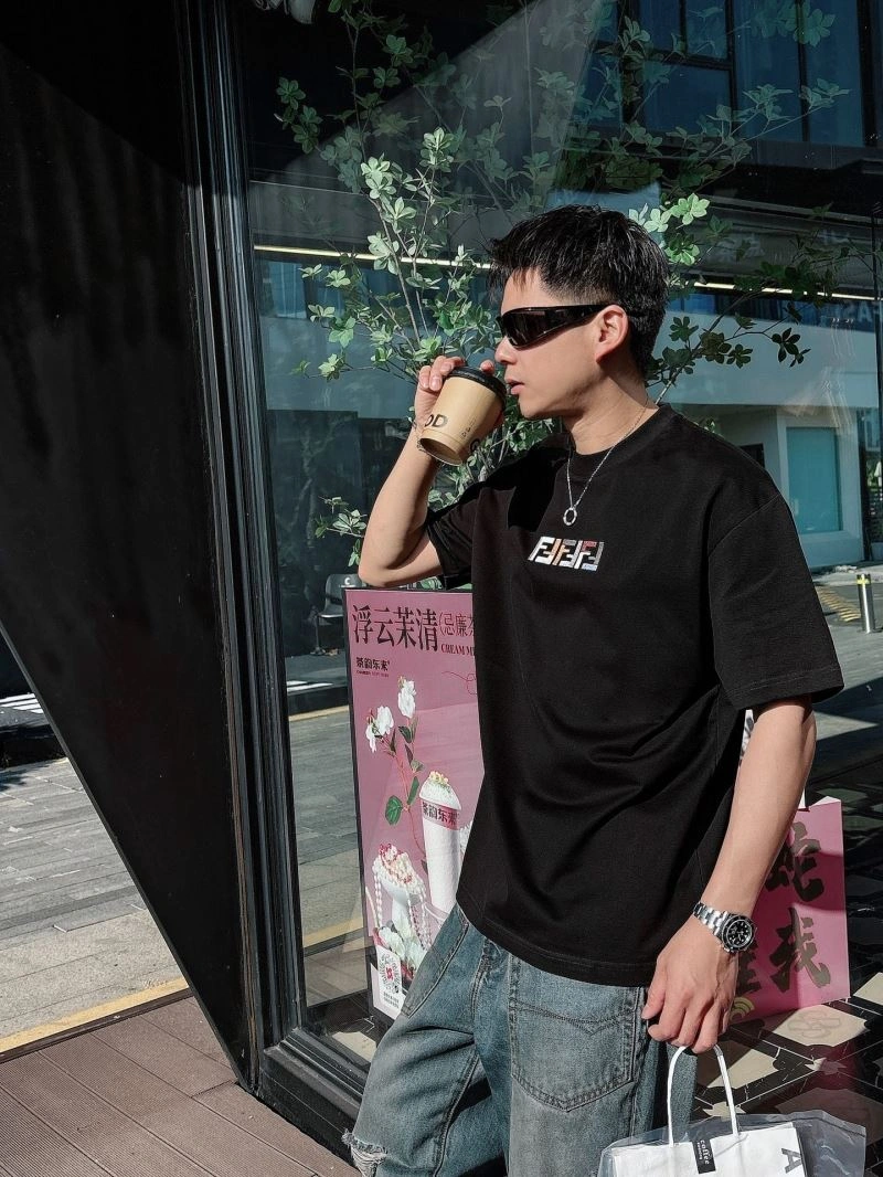 Fendi T-Shirts Elegant 121432