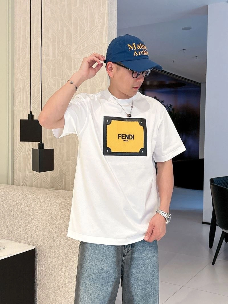 Fendi T-Shirts Cozy 121429