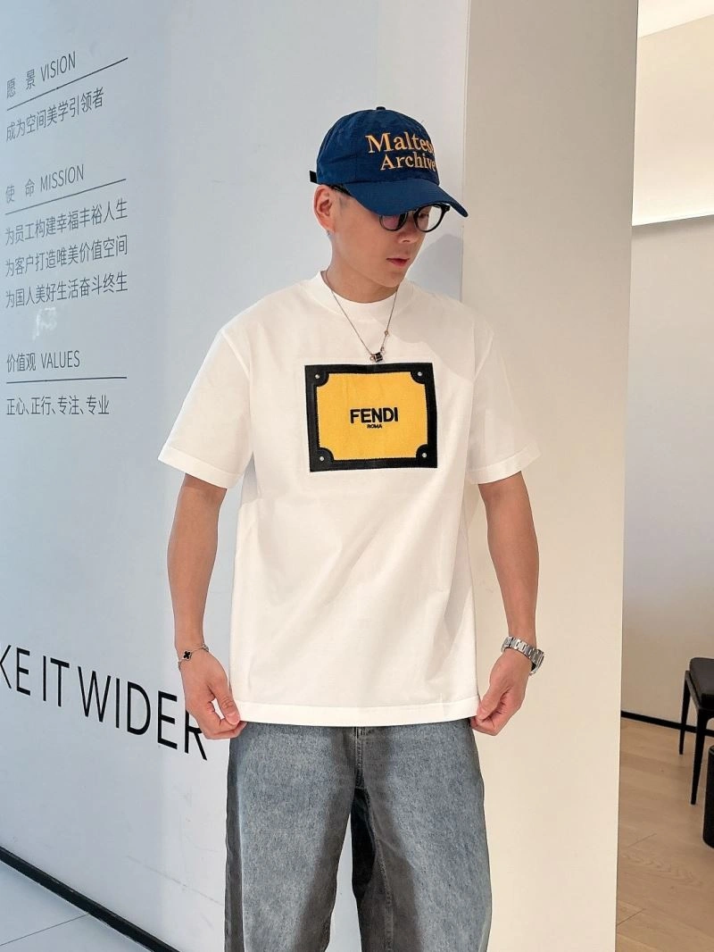 Fendi T-Shirts Cozy 121429