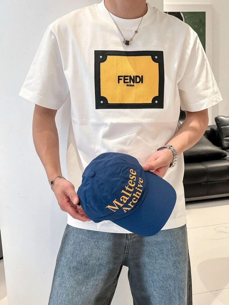 Fendi T-Shirts Cozy 121429