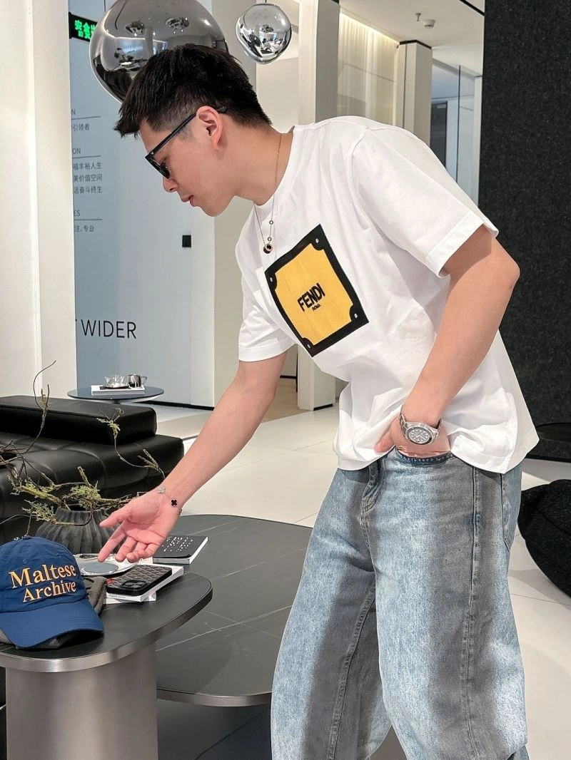 Fendi T-Shirts Cozy 121429