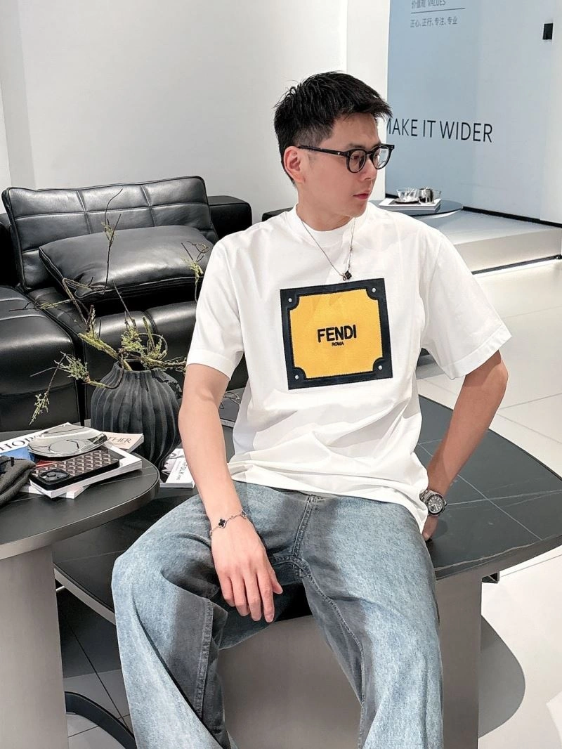 Fendi T-Shirts Cozy 121429
