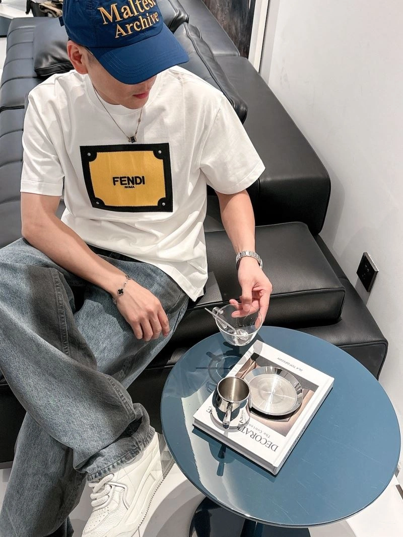 Fendi T-Shirts Cozy 121429