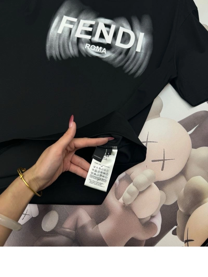 Fendi T-Shirts EasyMatch 121402