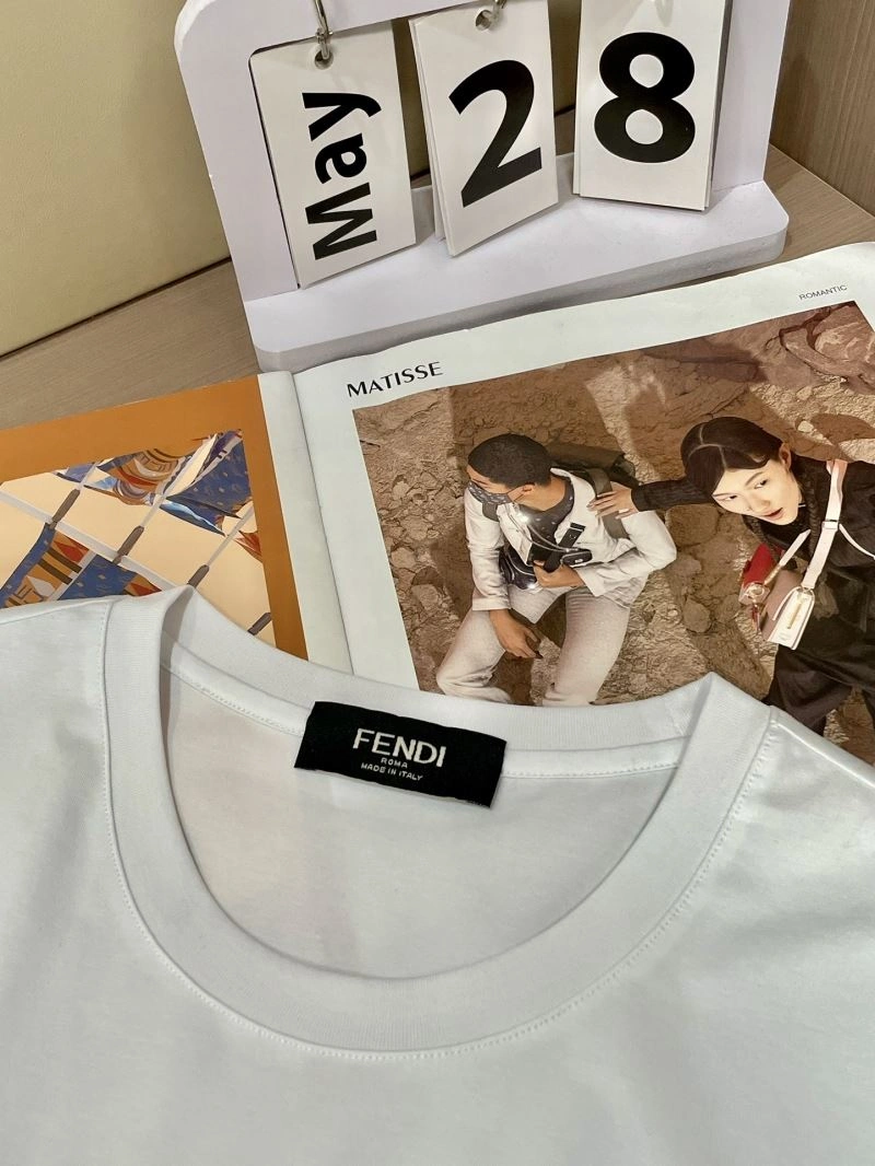 Fendi T-Shirts Resilient 121400