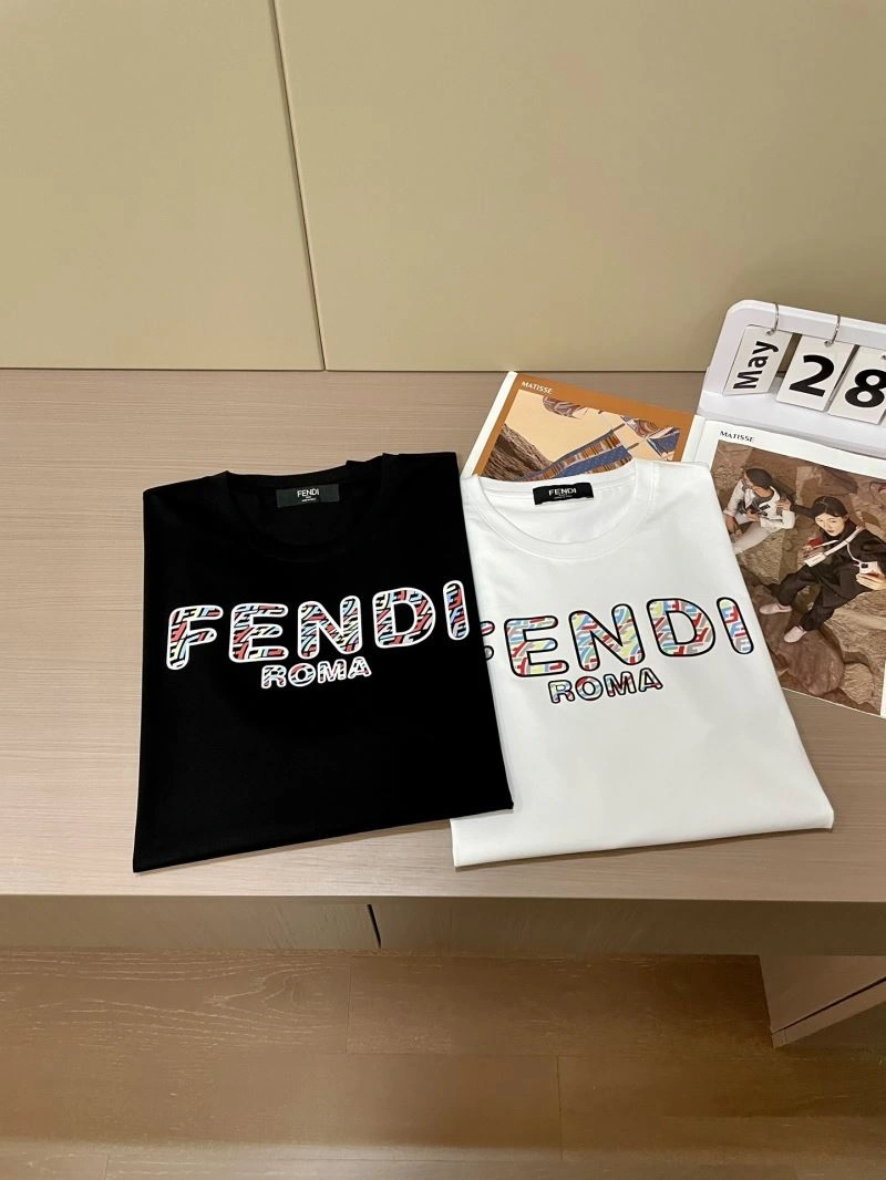 Fendi T-Shirts Resilient 121400