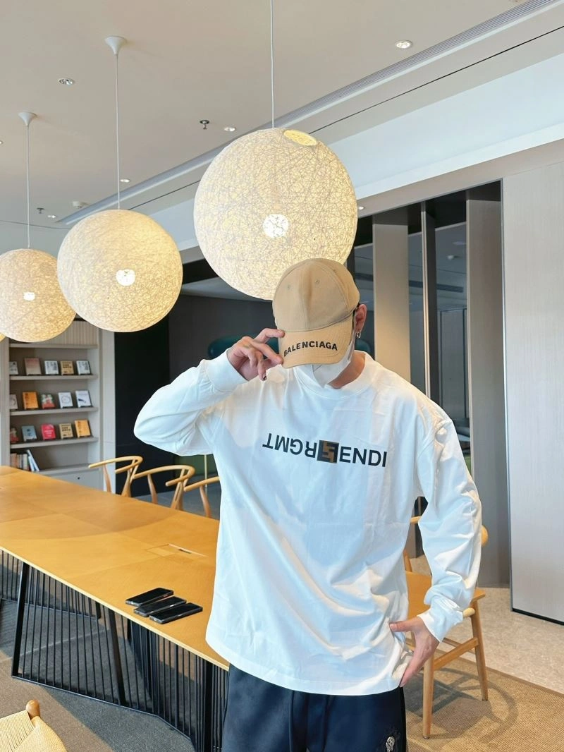 Fendi T-Shirts Cozy 121421