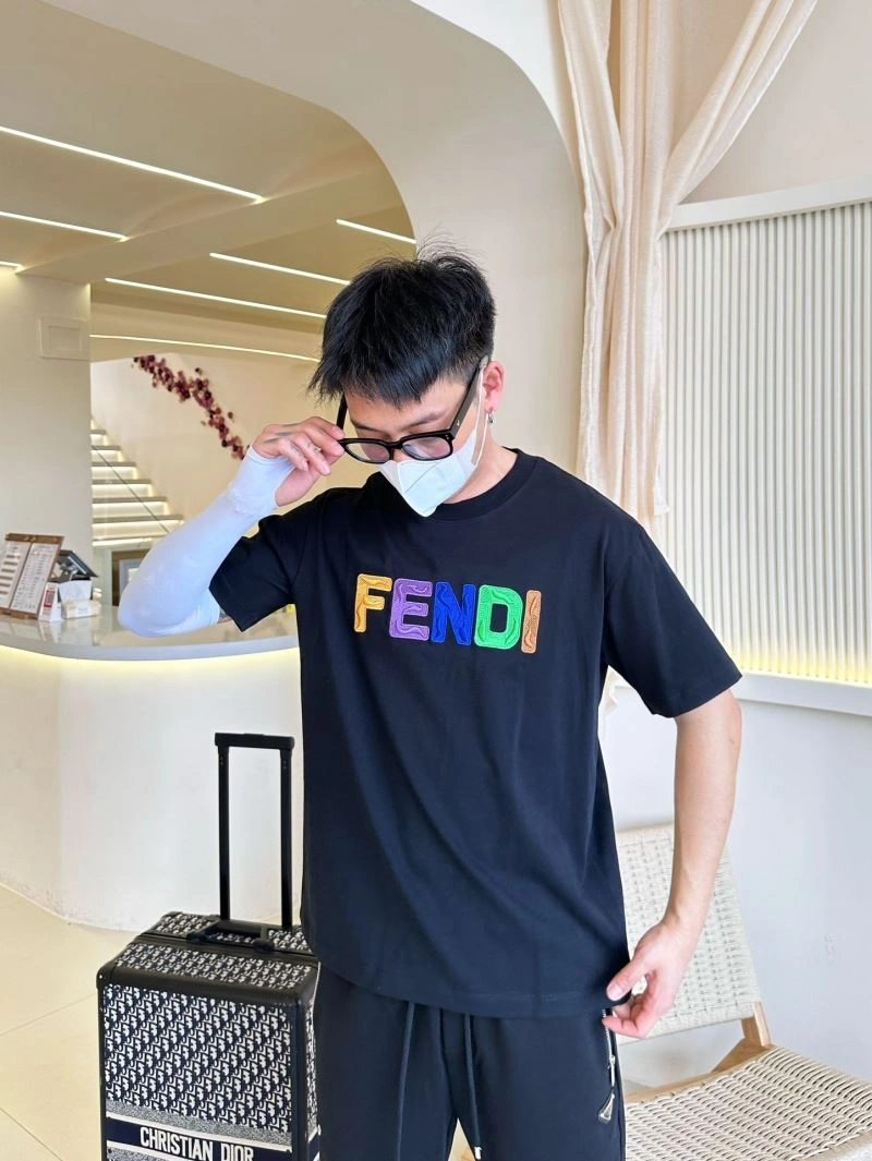 Fendi T-Shirts TimelessDesign 121376