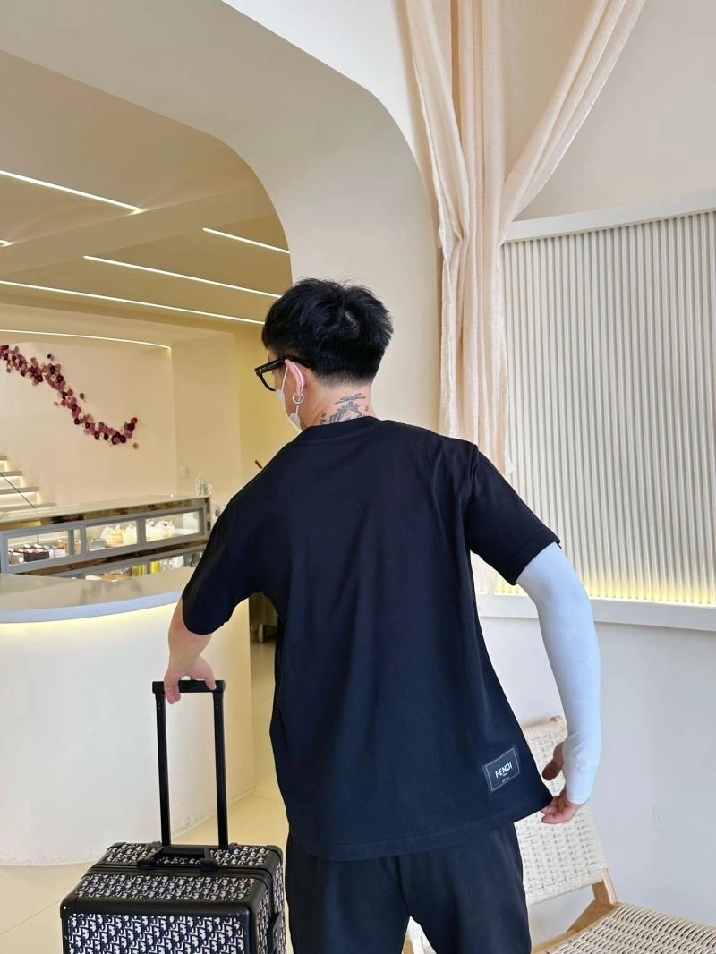 Fendi T-Shirts TimelessDesign 121376