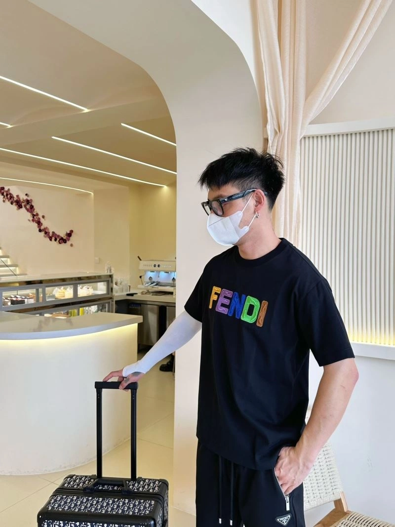 Fendi T-Shirts TimelessDesign 121376