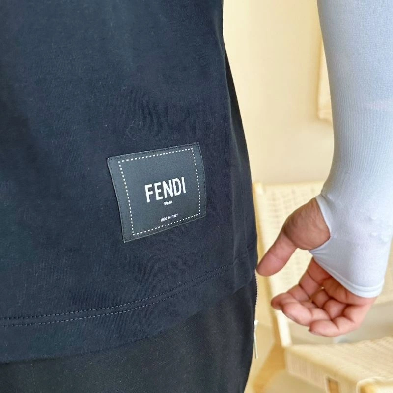 Fendi T-Shirts TimelessDesign 121376