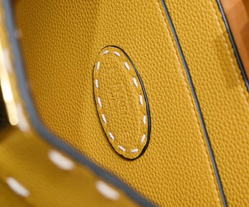 Reliable Fendi Top Handle Bags 85071