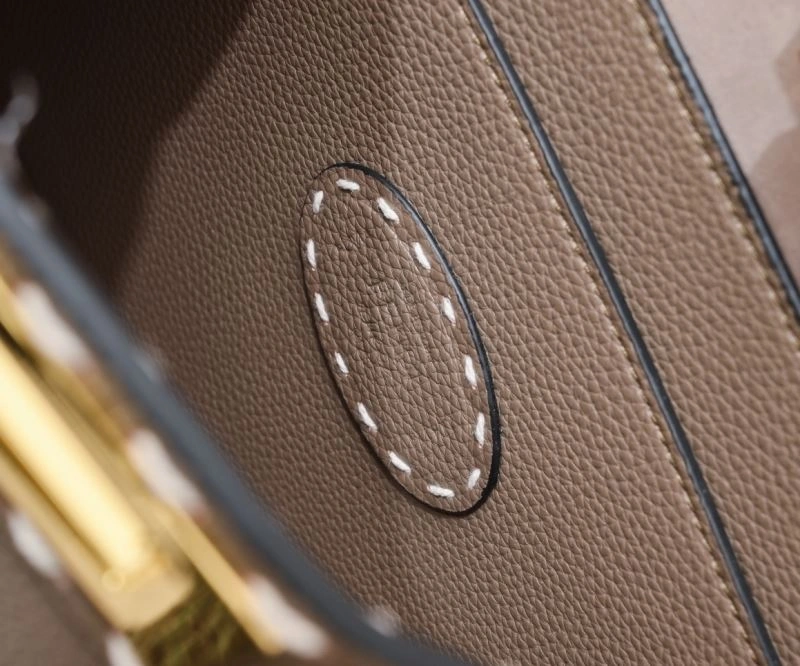Lightweight Fendi Top Handle Bags 78943