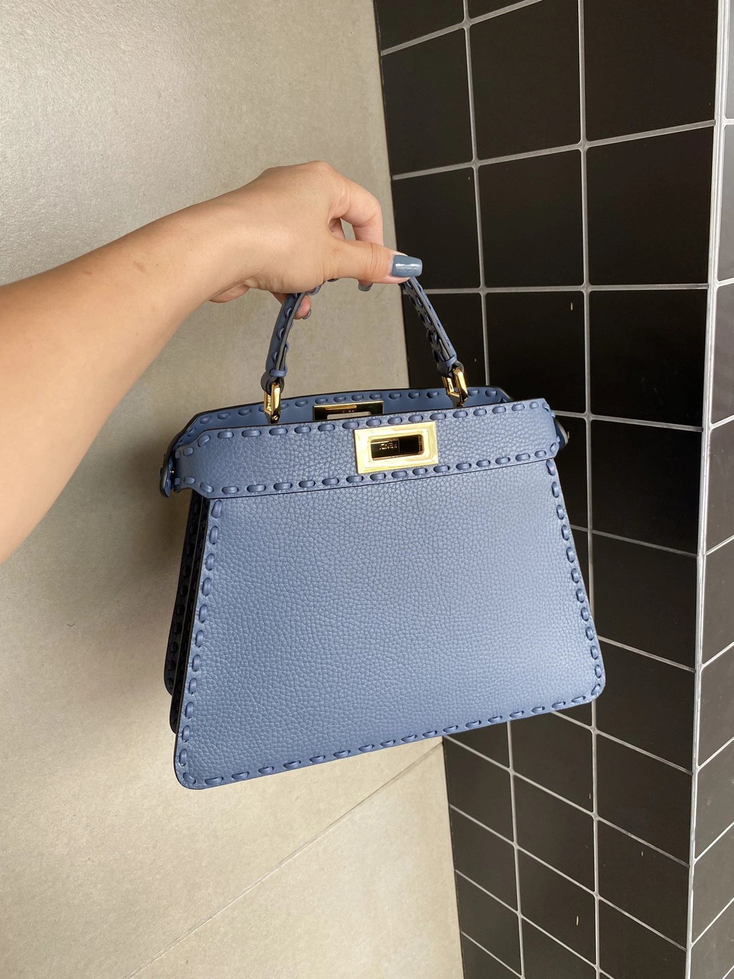 Resilient Fendi Top Handle Bags 76656