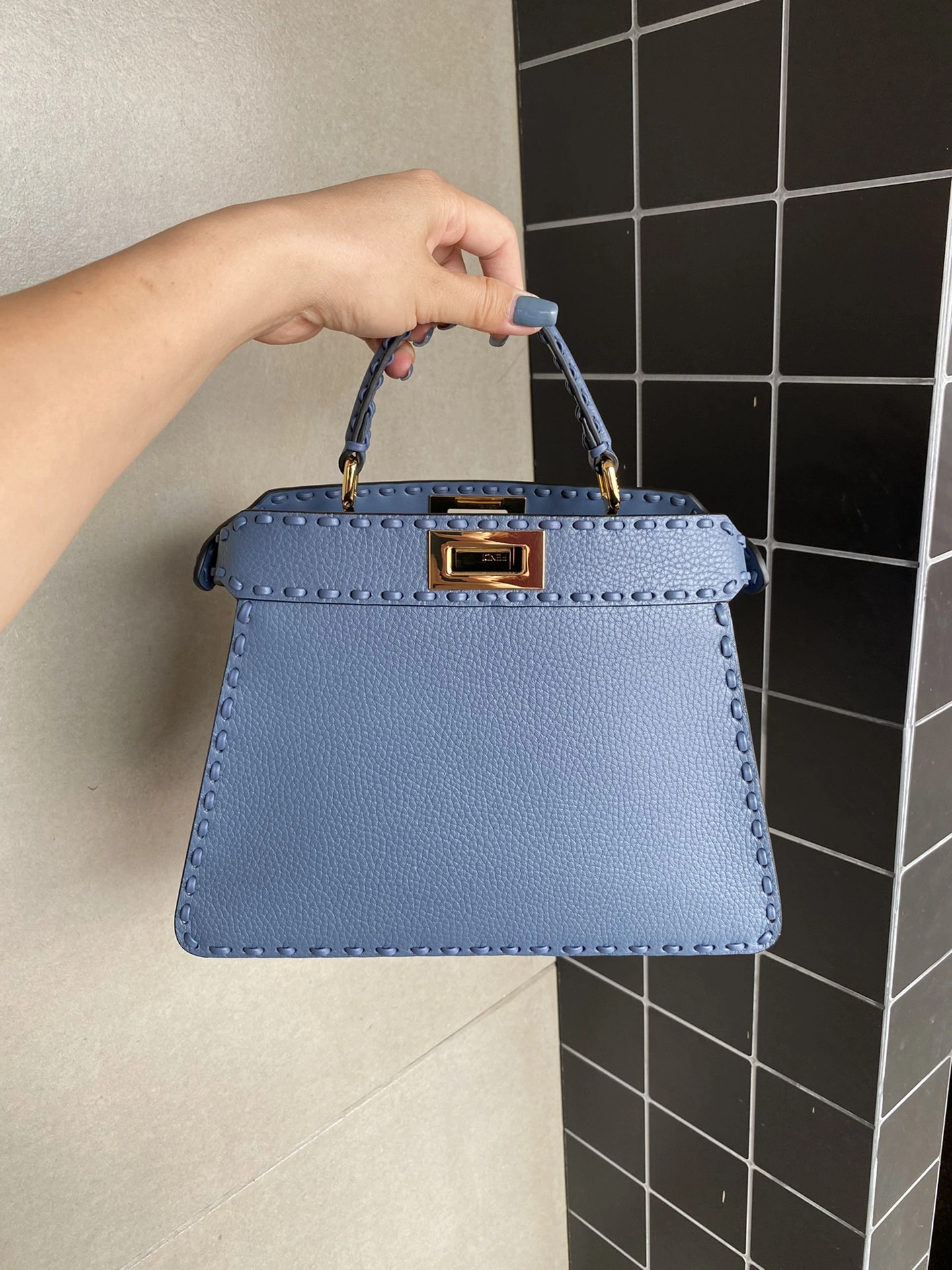 Resilient Fendi Top Handle Bags 76656