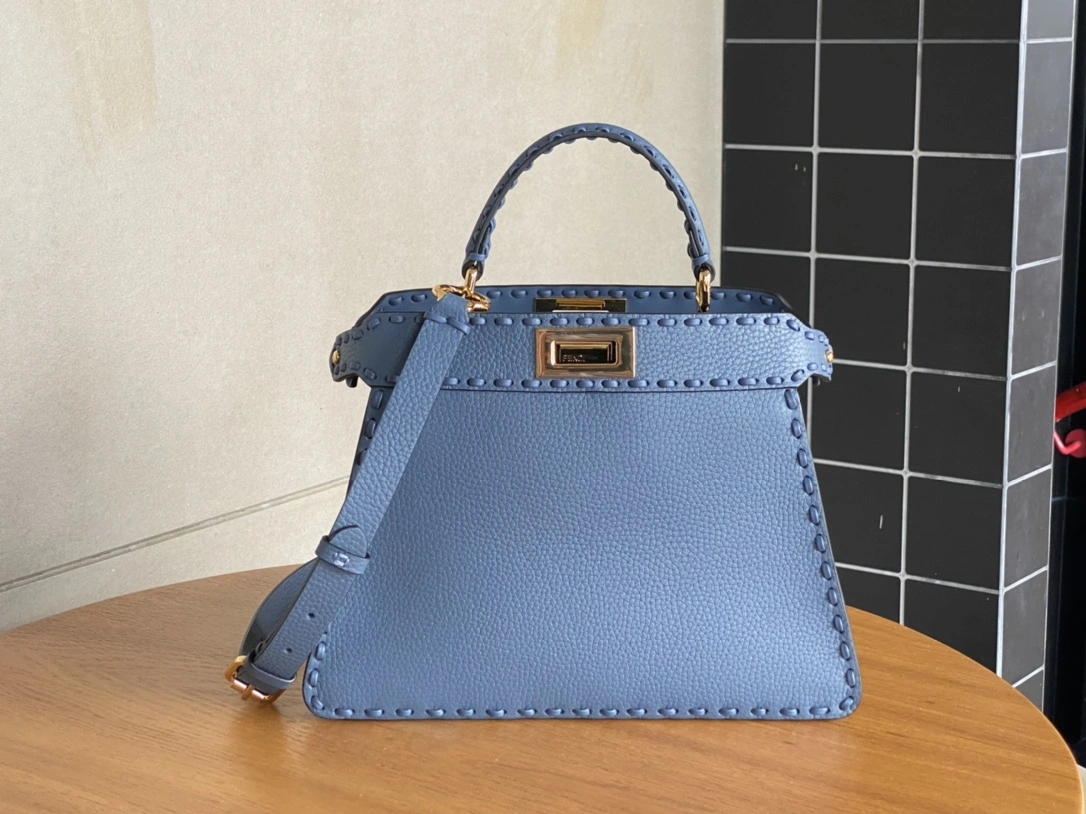 Resilient Fendi Top Handle Bags 76656