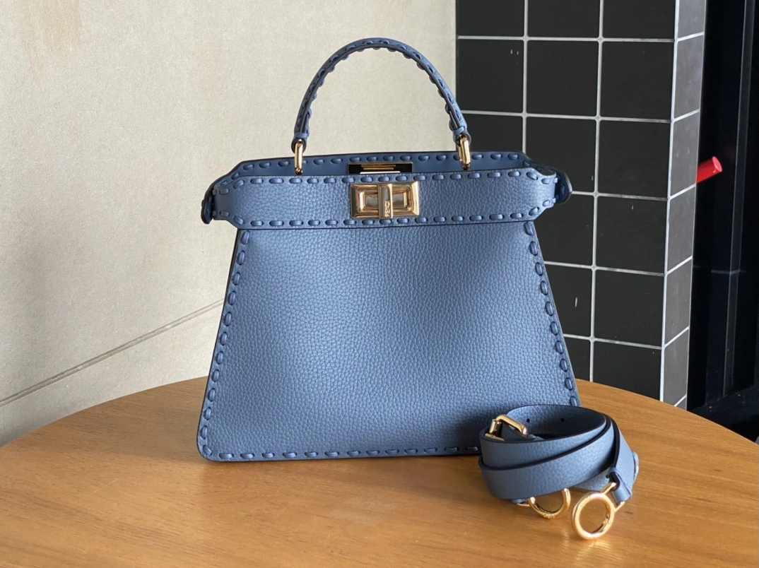 Resilient Fendi Top Handle Bags 76656