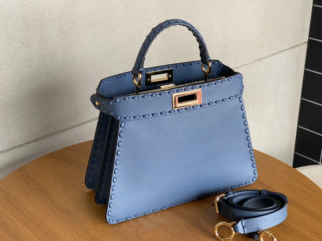 Resilient Fendi Top Handle Bags 76656