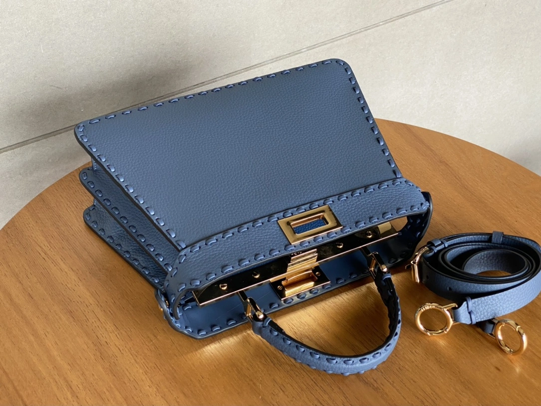 Resilient Fendi Top Handle Bags 76656