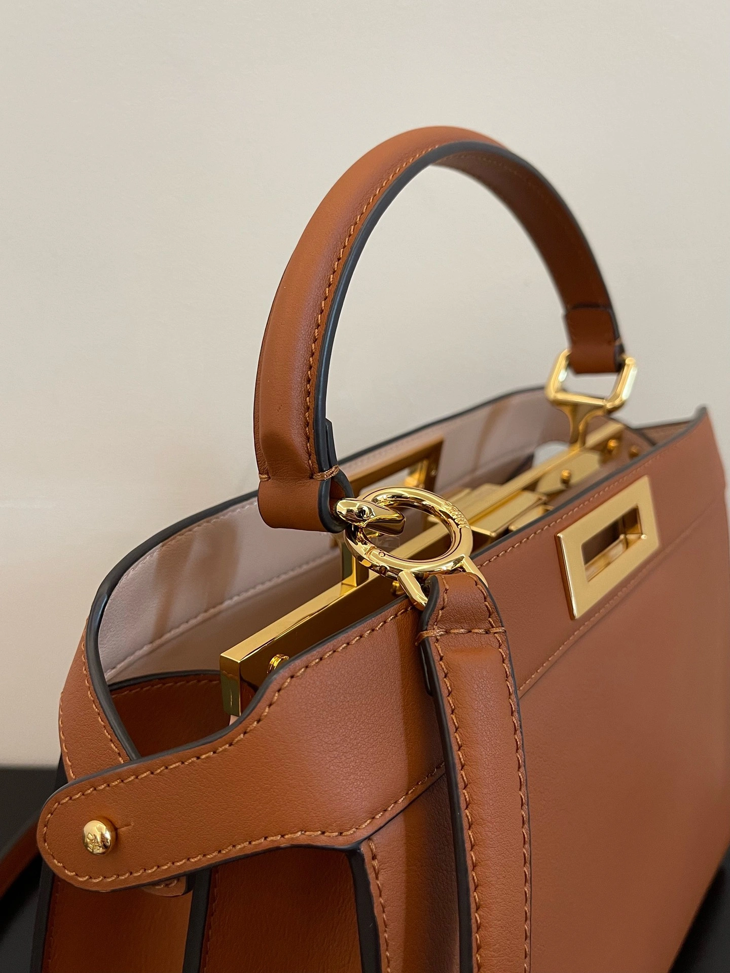 Supportive Fendi Top Handle Bags 76644