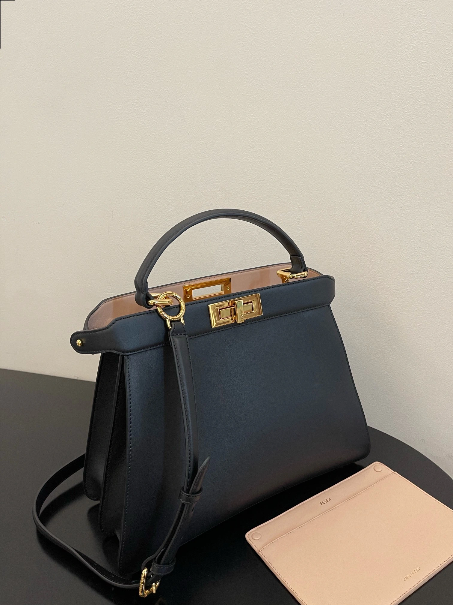 ZipUp Fendi Top Handle Bags 76640