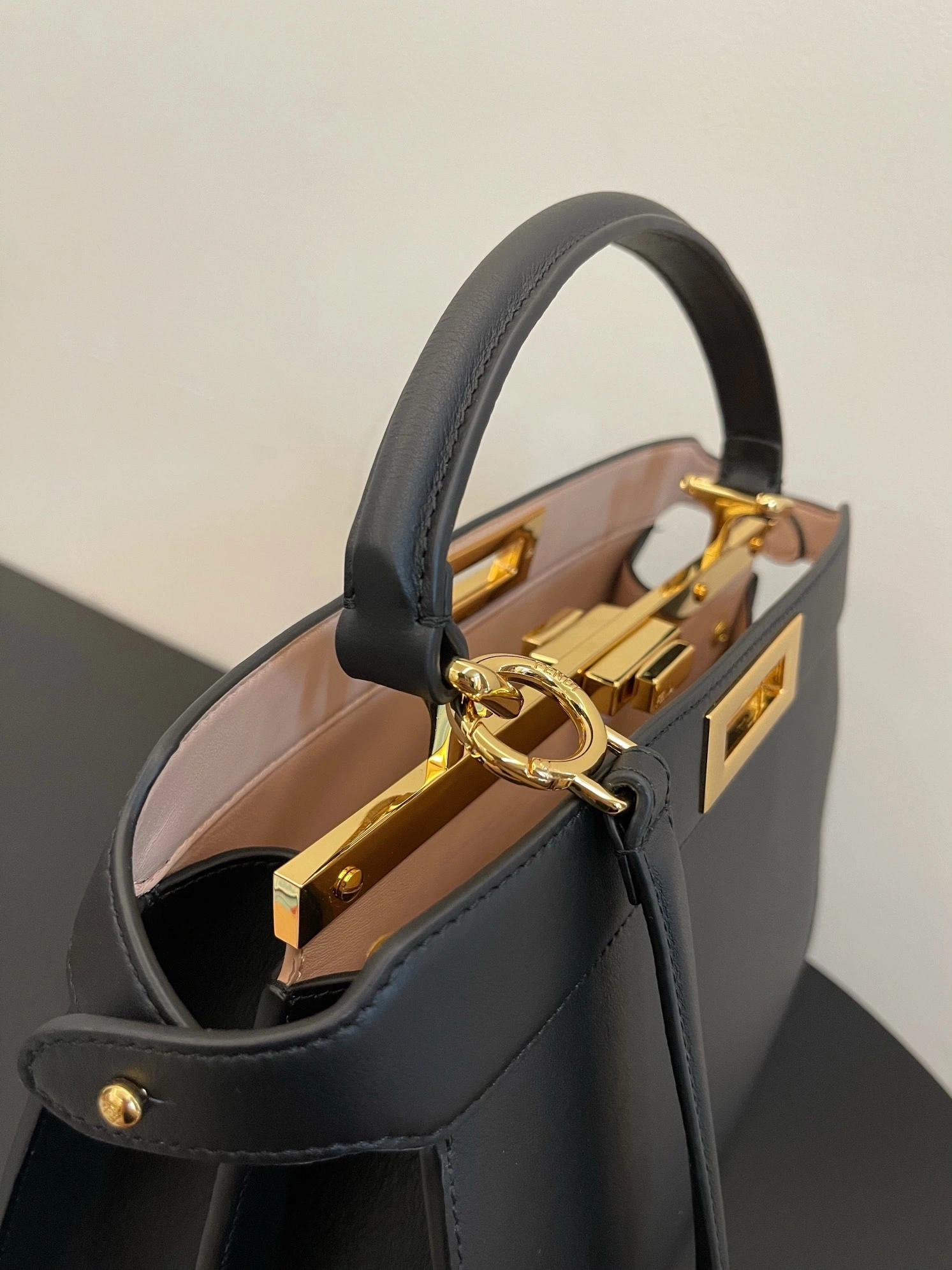 ZipUp Fendi Top Handle Bags 76640