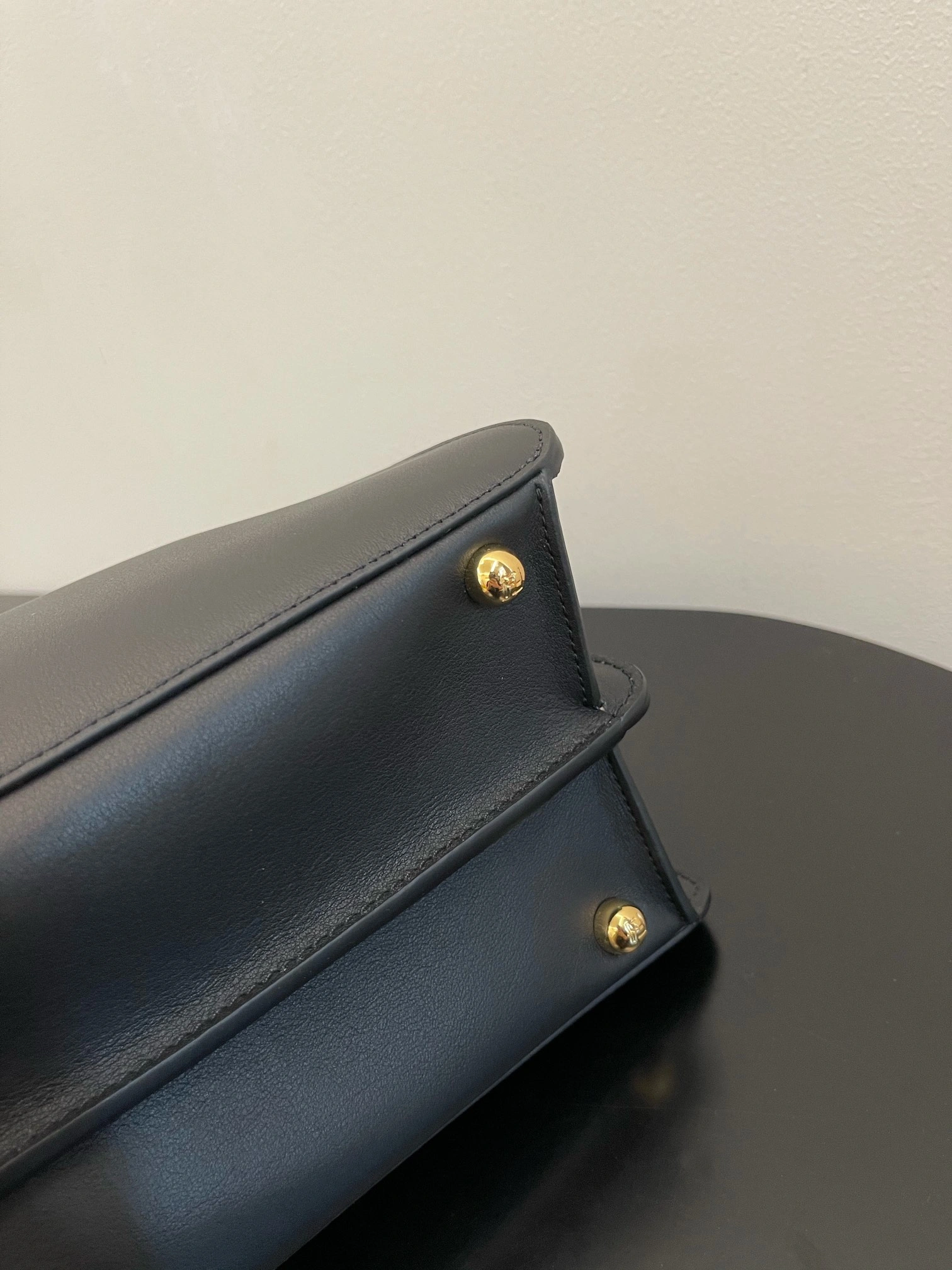 ZipUp Fendi Top Handle Bags 76640