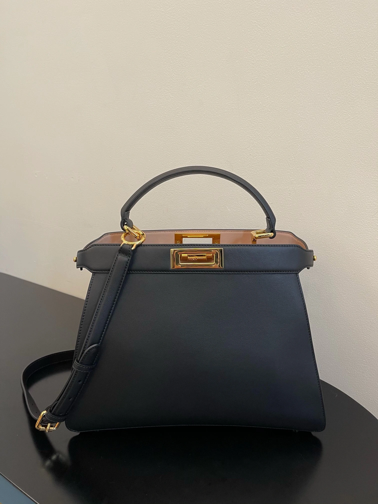 ZipUp Fendi Top Handle Bags 76640