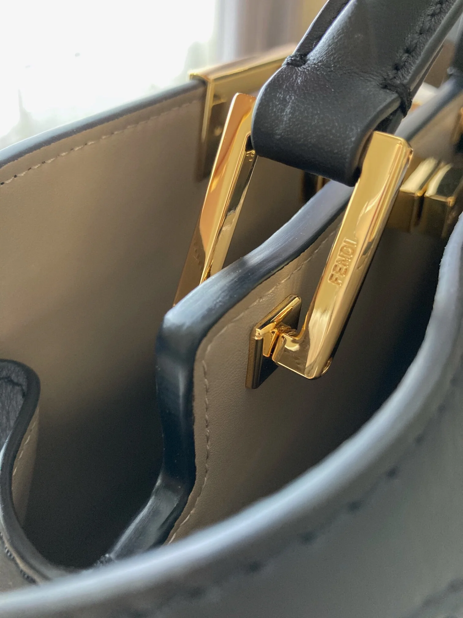 Thermal Fendi Top Handle Bags 37738