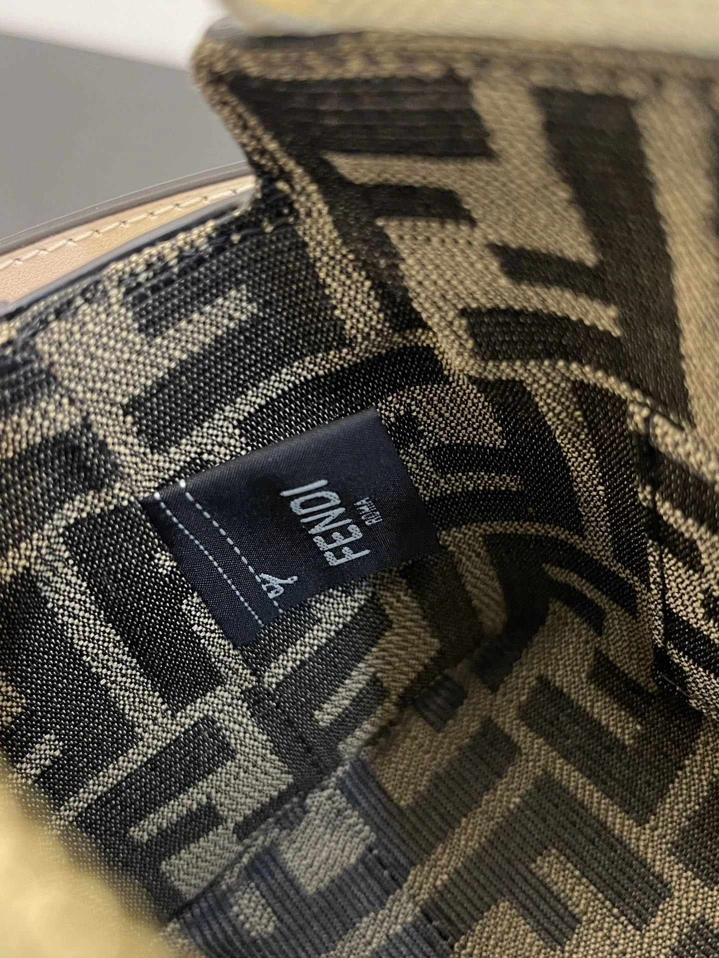 Fendi Top Handle Bags Lightweight 76630